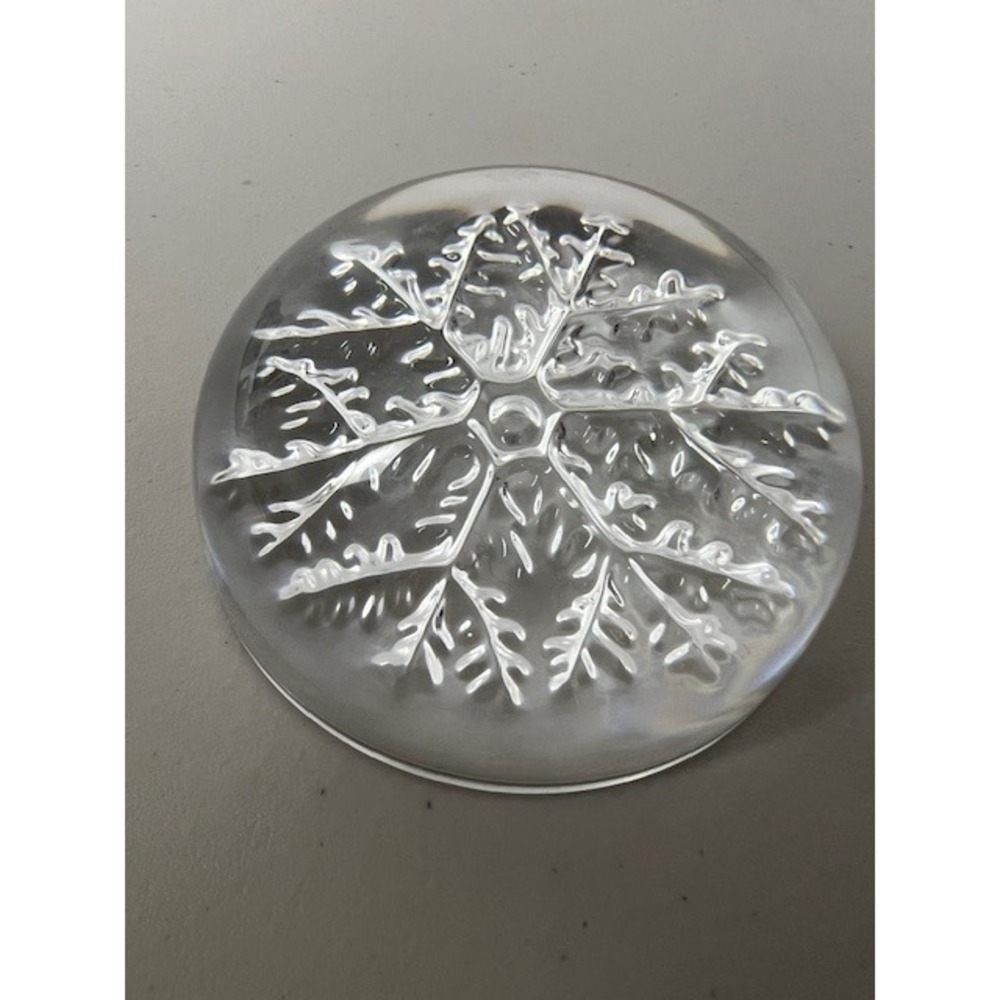 Avon 24% Lead Crystal Snowflake Domed Paperweight Holiday made by Cristal France - Picture 10 of 11
